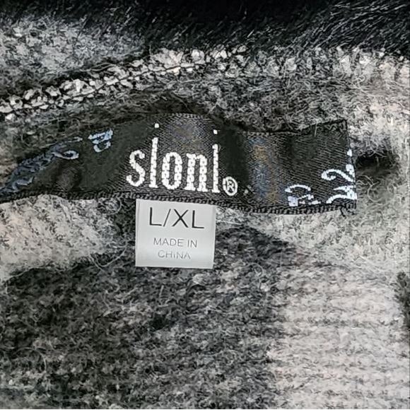 Sioni Plaid Faux Fur Hooded Cape Poncho L XL Pink Black Cozy Warm Outerwear - Picture 7 of 8